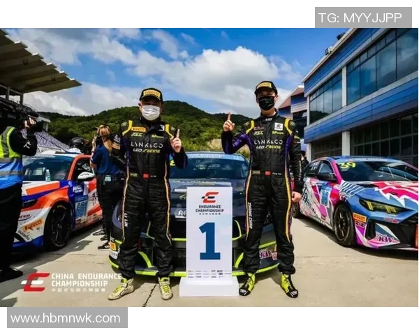 上海足球队在耐力排行榜中荣登第三名展现出强大实力与潜力